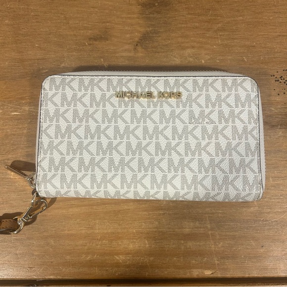 Michael Kors Handbags - MICHAEL KORS White Tan Full Zipper Wallet Stylish Leather